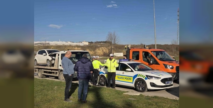 Memleketine dönüyordu, sıfır aracıyla kaza yaptı: 2 yaralı
