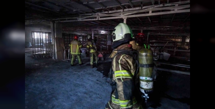 Menderes'te fabrika yangını hızla kontrol altına alındı