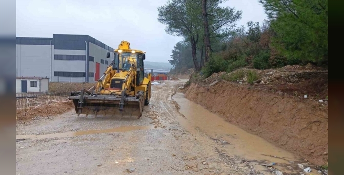 Menteşe'de fırtına ve doluya karşı 24 saatlik mücadele: Belediye ekipleri sahada