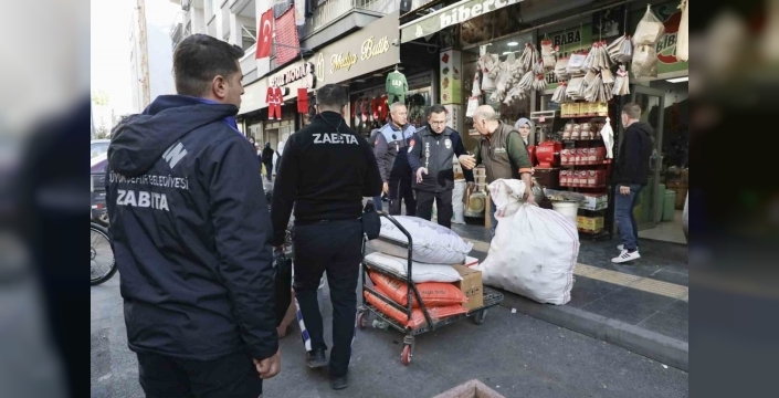 Mersin'de kaldırımlara sıkı denetim: İhlal eden esnafa ceza