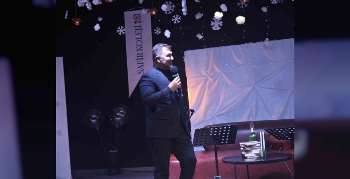 Milletvekili, oğlu ile birlikte şiir okudu