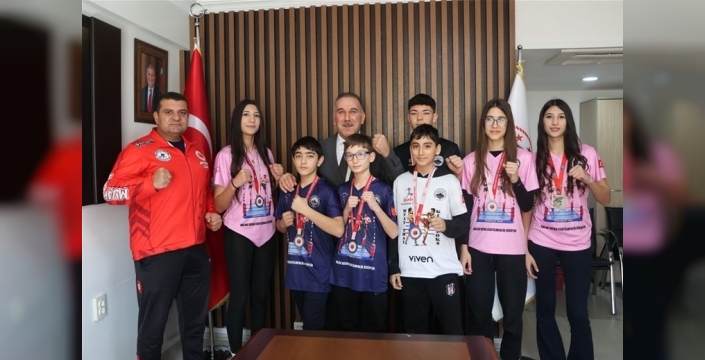 Muay Thai'de Türkiye Şampiyonları Aydın'da Buluştu: İl Müdürü Yığmatepe'den Sporculara Tebrik