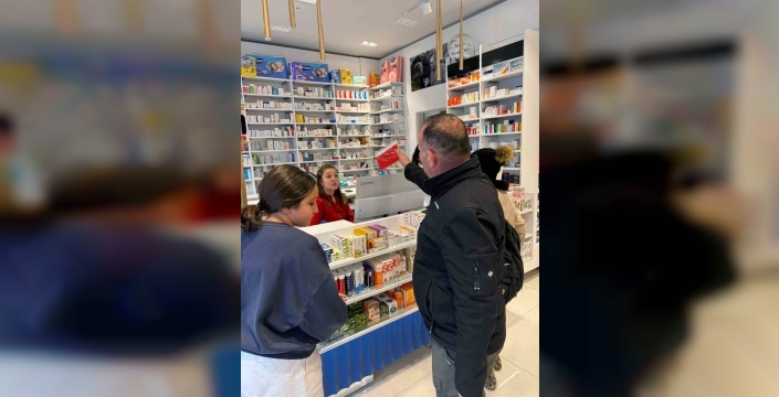 Muğla'da bayrak saldırısına karşı dayanışma: Esnaf ve vatandaşlara Türk bayrağı dağıtıldı