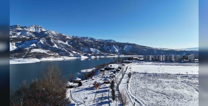 Munzur Nehri'nin kıyısında, karlar altında bir şehir: Tunceli, havadan görüntülendi