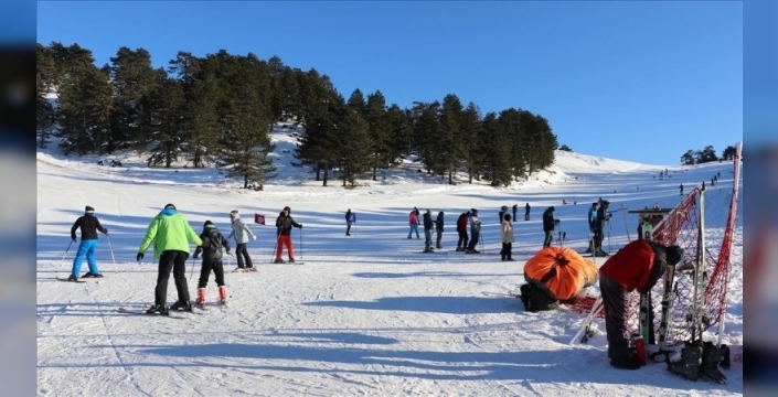 Murat Dağı, sömestirde kayak ve termal keyfi yaşatıyor