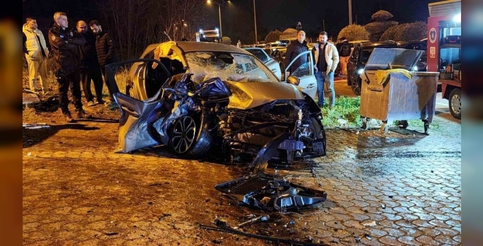 Mustafakemalpaşa'da feci kaza: 3 kişi ağır yaralı