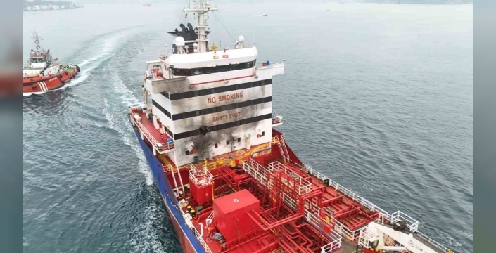 Odessa'da vurulan Türk gemisi İstanbul Boğazı'ndan geçti