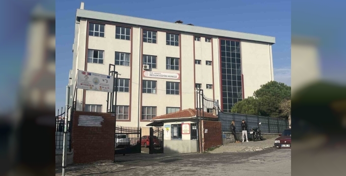 Öğretmene, öğrencileri evinde temizlik yaptırdığı için gözaltı