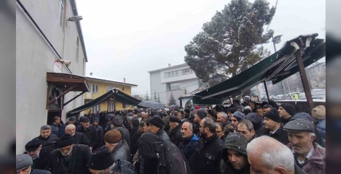 Ormanlık alanda aracında yanmış halde bulunan genç müteahhit memleketinde toprağa verildi