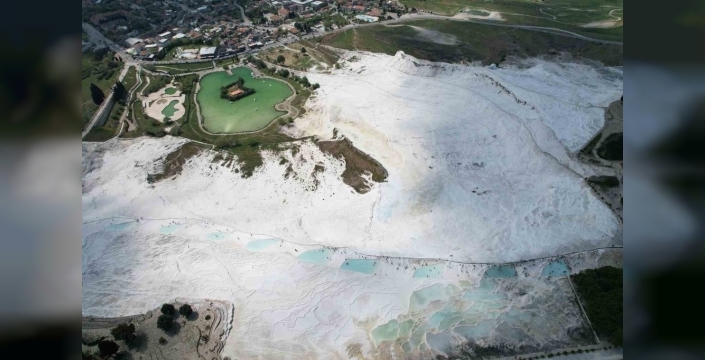Pamukkale, 2025'te Türkiye'nin en çok ziyaret edilen ikinci örenyeri oldu