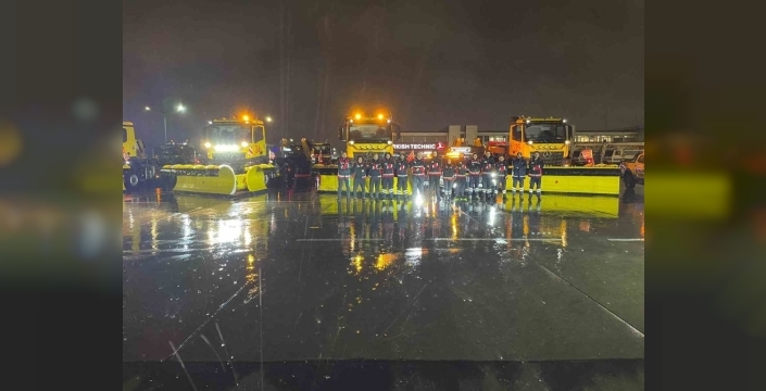 Sabiha Gökçen Havalimanı'nda kar sürprizi: Ekipler teyakkuza geçti