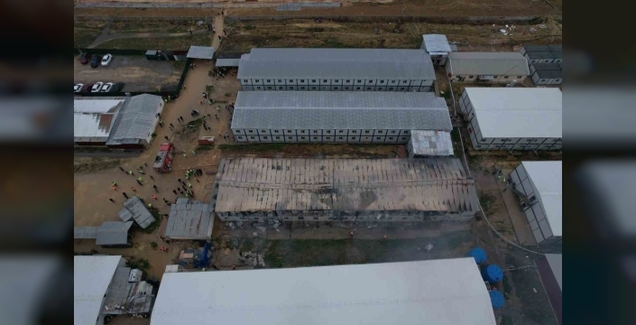 Sakarya'da şehir hastanesi inşaatında çıkan yangın kontrol altına alındı, bir işçi hastanelik oldu