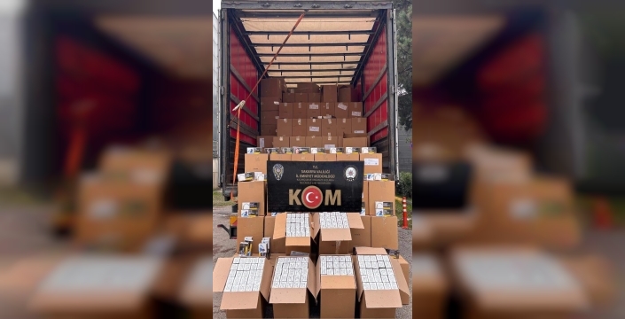 Sakarya'da tırda 6 milyon kaçak makaron ele geçirildi