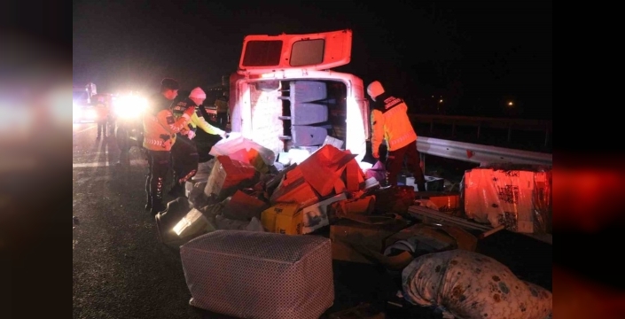 Sakarya'daki feci kazada alkollü sürücü 1 can aldı, 3 yaralı
