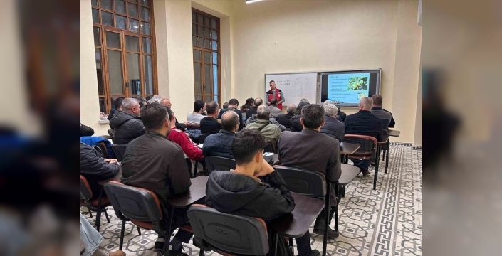 Salihli'de üreticilere ücretsiz budama kursuna büyük ilgi