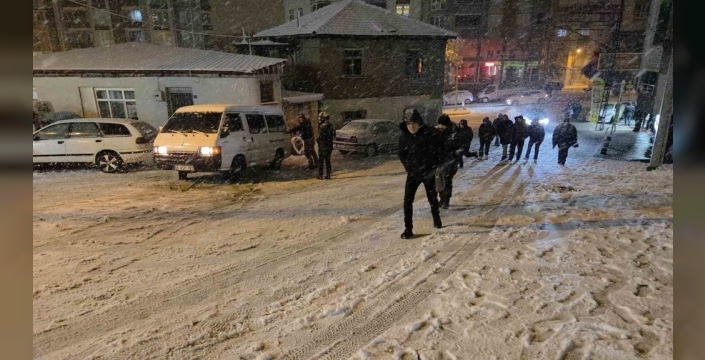 Samsun'da kar çocuklara eğlence, sürücülere çile oldu