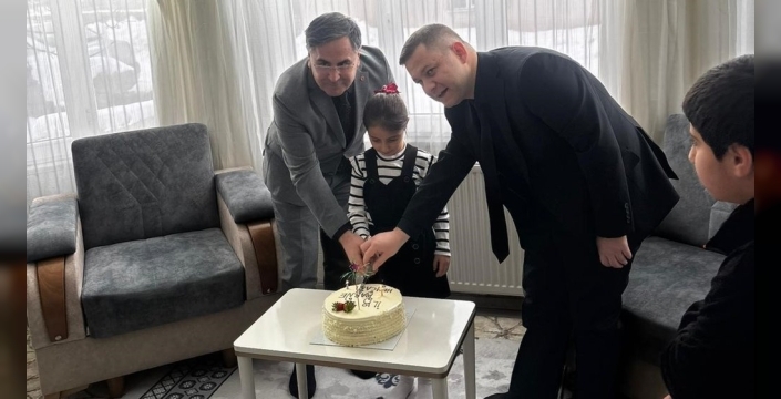 Şehit ve gazi çocuklarının ilk karne sevinci: Hazal'ın mutluluğu paylaşıldı