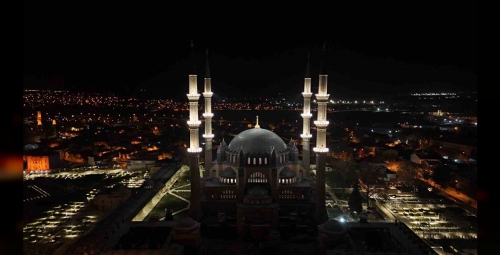 Selimiye Camii minareleri yıllar sonra yeniden aydınlandı: Mimar Sinan'ın eseri ışıl ışıl