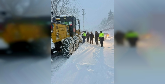Sinop'ta karla mücadele çalışmaları devam ediyor