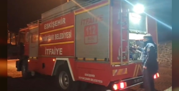 Sivrihisar'da tarihi kilise önündeki ağaç kundaklandı, yetkililer şokta