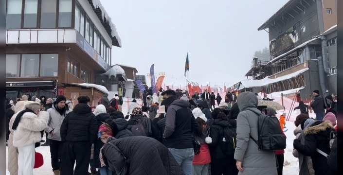 Sömestr tatili Uludağ'ı coşturdu: Pistler doldu, otellerde yer kalmadı!