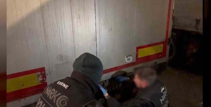 son dakika: Hamzabeyli'de tarihi uyuşturucu operasyonu! 220,7 kilo kokain ve 69 kilo skunk ele geçirildi