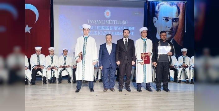 Tavşanlı'da 19 genç hafızlık belgelerini almanın gururunu yaşadı