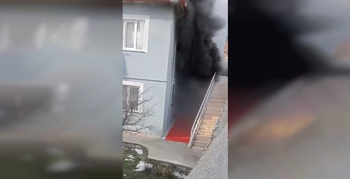Tokat'ta evdeki yangın, mahalleliyi paniğe sevk etti