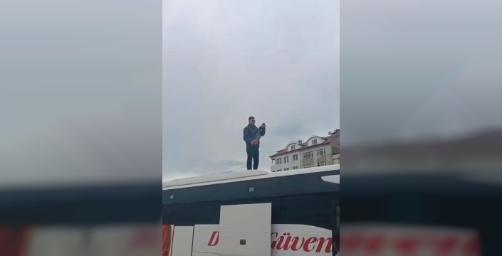 Trabzon'da tüp kamyonunda şok patlama: Otobüse düşen parçalar faciayı kıl payı önledi