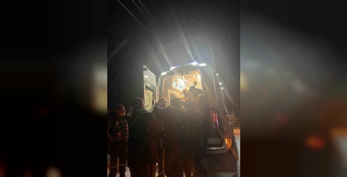 Tunceli'de karla mücadele: Sağlık ekipleri köye ulaşmak için zamana karşı yarıştı