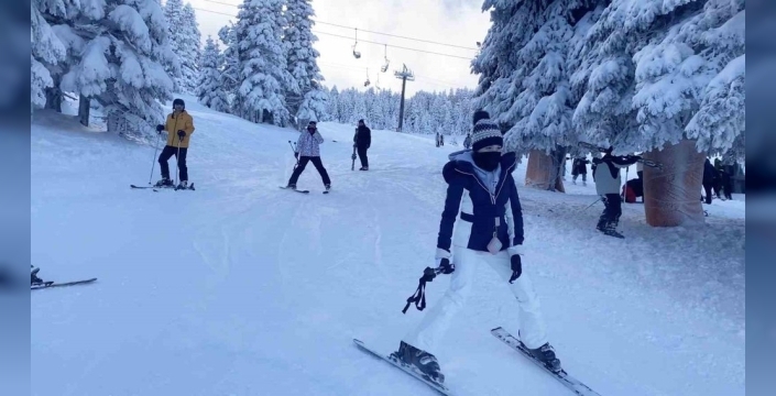 Uludağ sömestr tatilinde coştu: Pistler doldu, fiyatlar cep yakıyor!