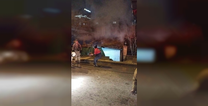 Ümraniye'de gecekondu yangını paniğe neden oldu