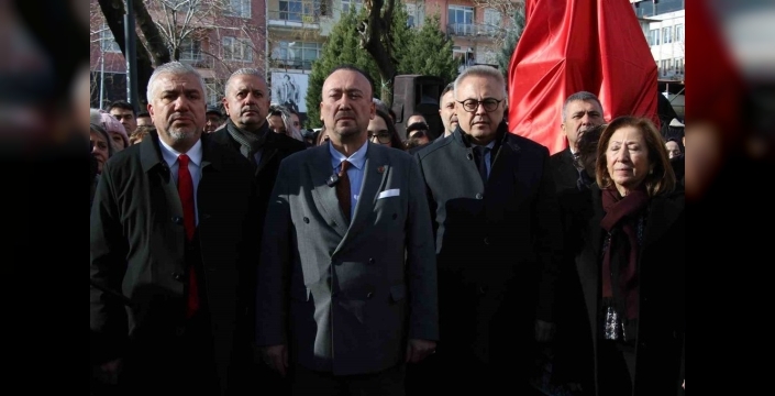 Uşak'ta İsmet İnönü büstü törenle açıldı, CHP il binası da hizmete girdi