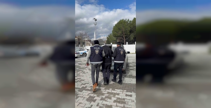 Uyuşturucu tacirinin şoke eden yöntemi: Maddeleri trafik tabelalarına bıraktı