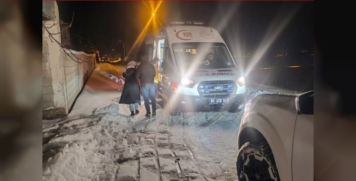 Van'da kar esareti! Belediye ekipleri, hasta ve mahsur kalanları kurtarmak için seferber oldu