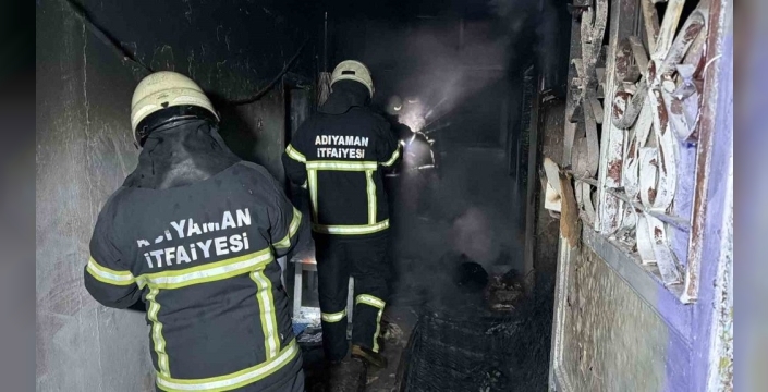 Yalnız yaşayan adamın yaktığı soba metruk evi küle çevirdi: Mucize eseri kurtuldu!
