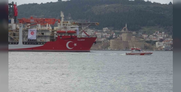 Yıldırım sondaj gemisi, Çanakkale Boğazı'ndan geçiş yaptı