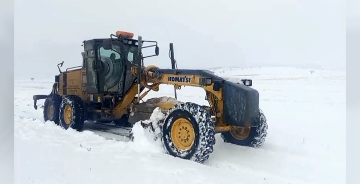 Yozgat'ta kar fırtınasında mahsur kalan araç, özel idare ekiplerinin kahramanca müdahalesiyle kurtarıldı