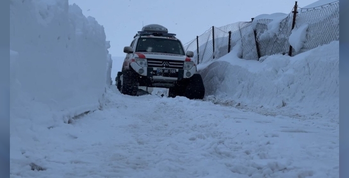 Yüksekova'da kar engeline rağmen kurtarma operasyonu başarıyla tamamlandı