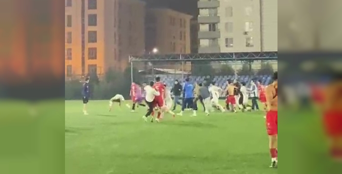 Adana'da genç futbolcular arasında maç sonu kavga