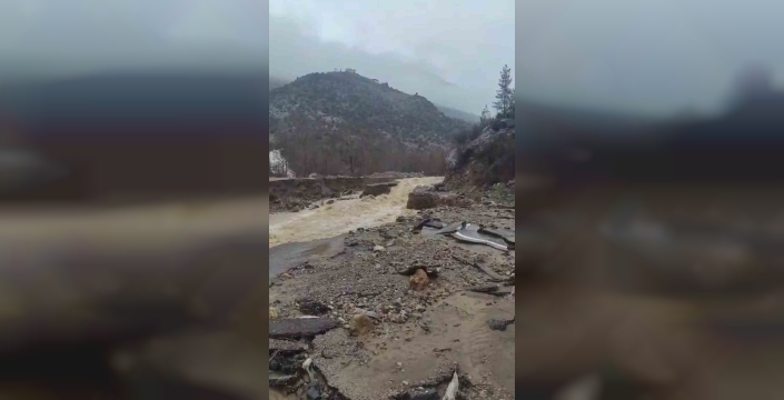Adana'da sel felaketi: Kozan-Kayseri karayolu ulaşıma kapandı, heyelan ve taşkınlar can güvenliğini tehdit ediyor