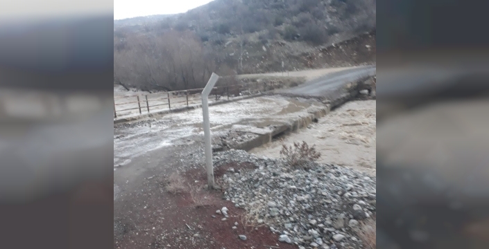 Adıyaman'da Biriman Köprüsü taştı, köylerin bağlantısı kesildi