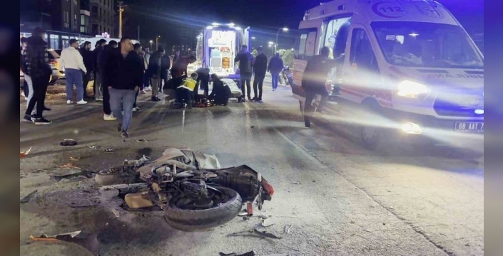 Aksaray'da gece yarısı kabusu: Otomobil ile motosiklet çarpıştı, 20 yaşındaki sürücü ağır yaralandı!
