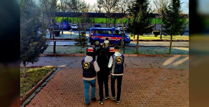 Aksaray'da JASAT operasyonuyla aranan iki kişi yakalandı