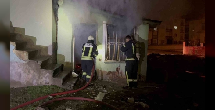 Aksaray'da müstakil evde yangın: Büyük hasar oluştu