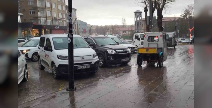 Aksaray'da şiddetli sağanak hayatı durma noktasına getirdi