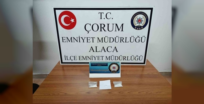 Alaca'da uyuşturucu ile yakalanan iki kişi gözaltında