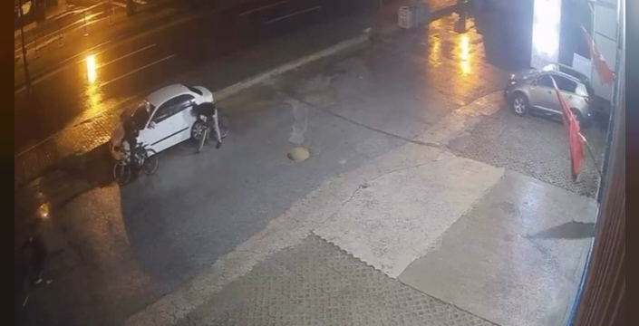 Alanya'da bisikletli vandallar geceyi kabusa çevirdi: Araç lastikleri kesildi, tuvalet tahrip edildi