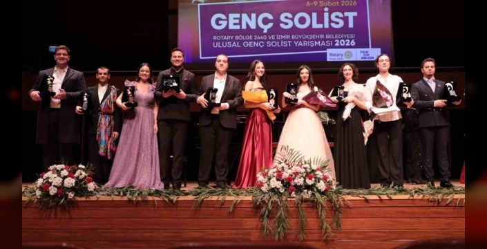 Anadolu Üniversitesi genç solistleri İzmir'de sahnede parladı, ödülleri topladı!