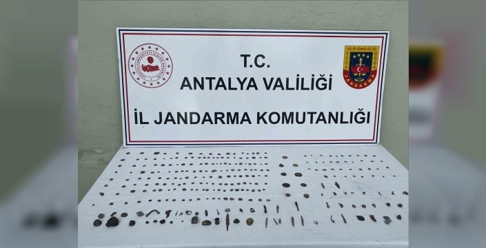Antalya'da tarihi eser operasyonu: 281 parça ele geçirildi